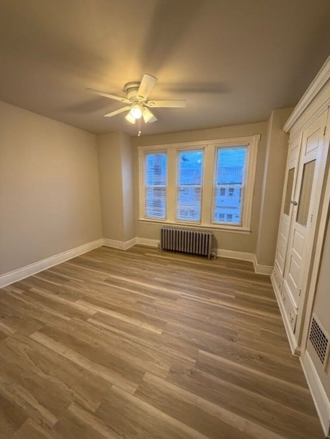 Building Photo - Spacious 3 Bedroom Grays Ferry