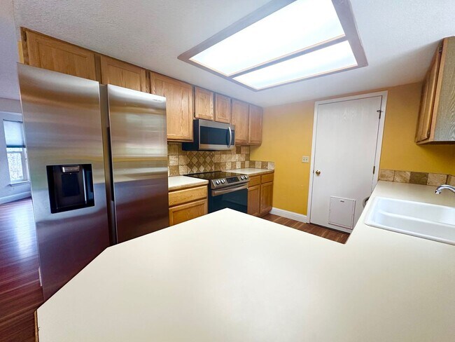 Building Photo - Enjoy the foothill views from your backyard!