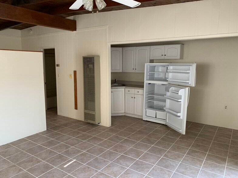 Primary Photo - 2551 N Winstel Blvd