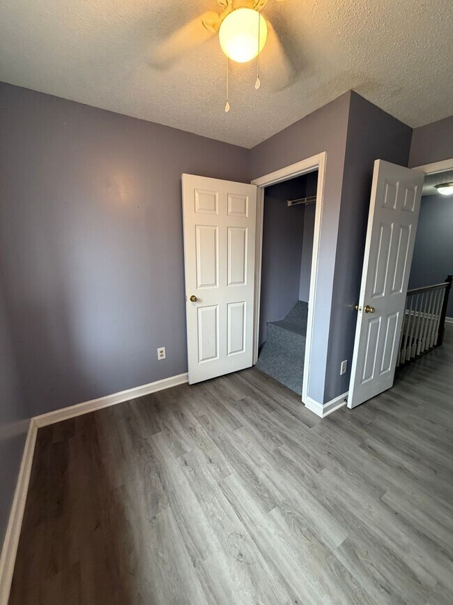 Building Photo - 3 Bd 2 Ba 1200 sq ft Townhouse