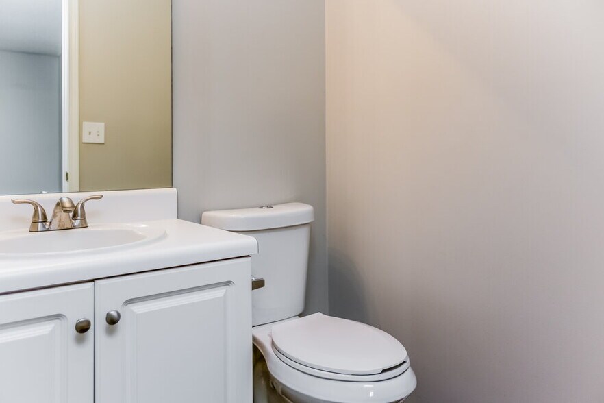 Building Photo - 2222 Serenity Dr NW