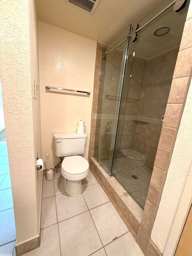Building Photo - Cozy 2 Bedroom 1.5 Bathroom