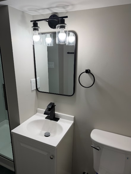 Building Photo - 4147 Doris Ave