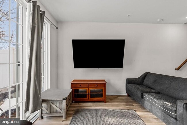 Building Photo - 228 Park Ln