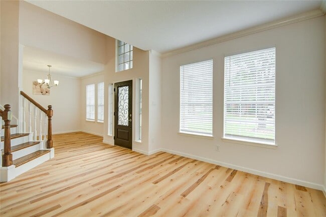 Building Photo - 1810 Oakleaf Cir