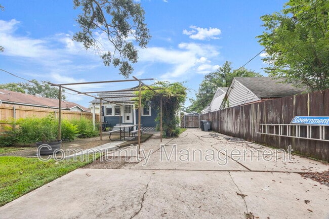 Building Photo - 600 Blanchard St