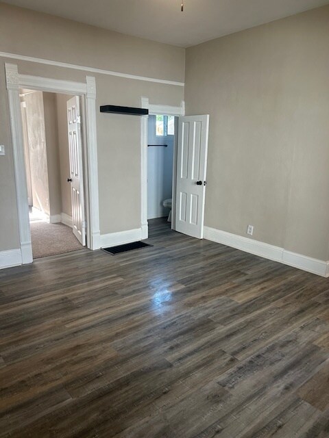 Building Photo - 915 Merrill St