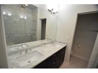 Building Photo - 913 Forest Ave.