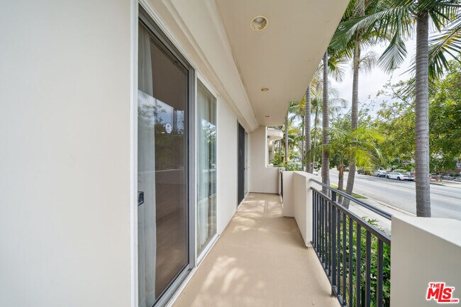 Building Photo - 1450 S Beverly Dr