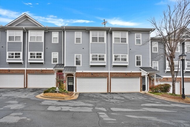 Building Photo - 324 Carlyle Park Dr