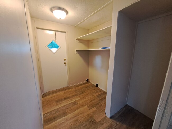 Building Photo - Remodeled 2BR/2BA mobile home off Pine For...