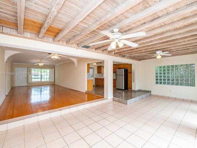 Building Photo - 9441 Byron Ave