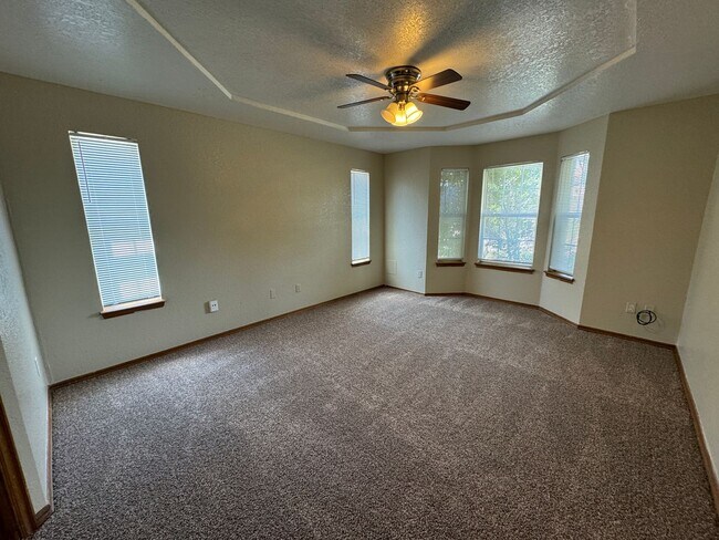 Building Photo - 4 bed in Moore Schools!