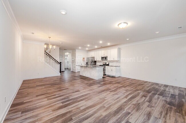 Building Photo - 8046 Saluda Dr