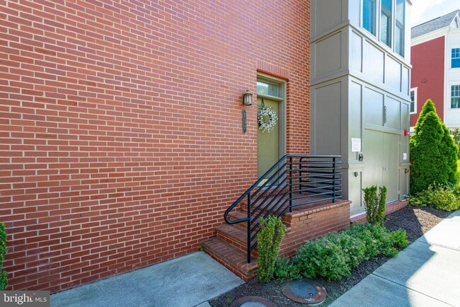 Building Photo - 737 Diamond Ave