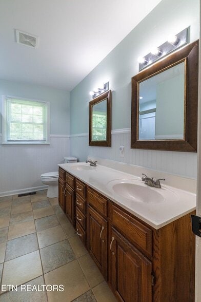 Building Photo - 201 Farlow Dr