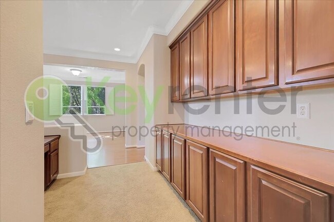 Building Photo - 6820 Cherry Ridge Cir