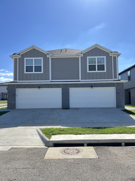 Primary Photo - 1018 S Benchmark Ln
