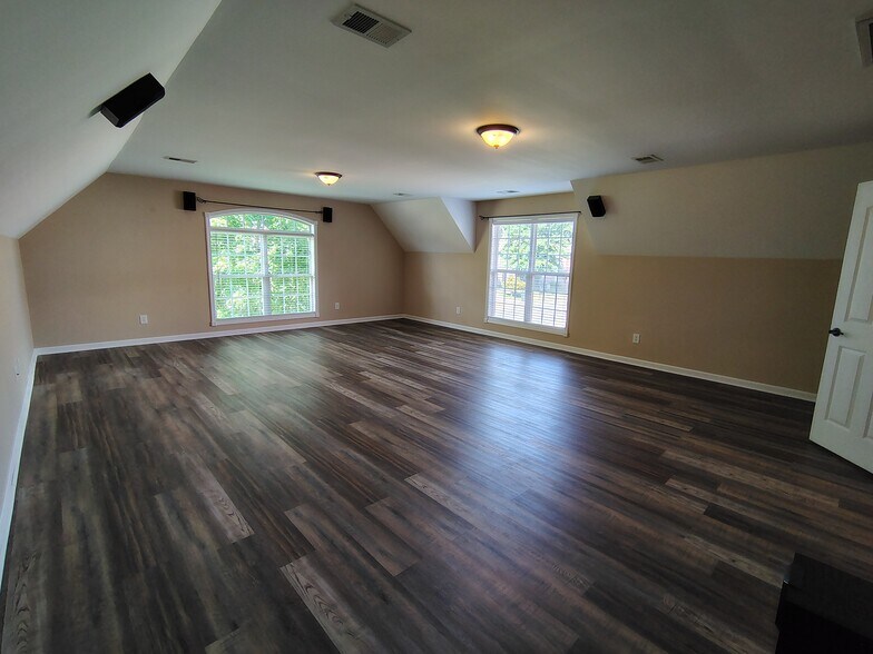 Building Photo - 110 Ruland Cir