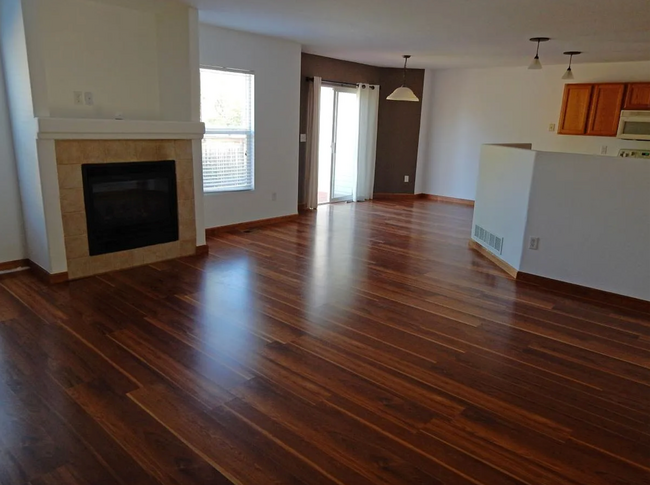 Building Photo - 3 Bed, 2.5 Bath Townhome Near Mehaffey Park & The Olde Course!