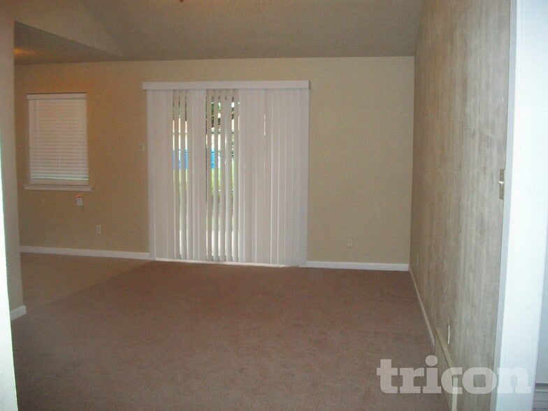 Building Photo - 3307 Hummingbird Ln