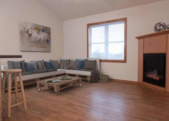 Building Photo - 528 Lulu Ln