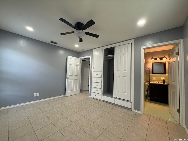 Building Photo - 3730 La Sabre Dr