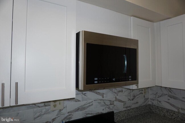 Building Photo - 1322 Fort Myer Dr