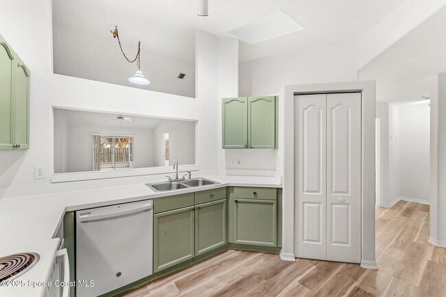 Building Photo - 97 Niemira Ave