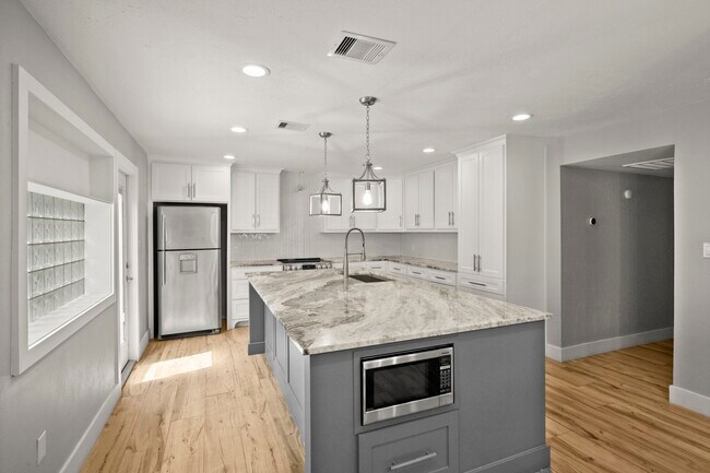 Building Photo - 22722 Braken Carter Ln