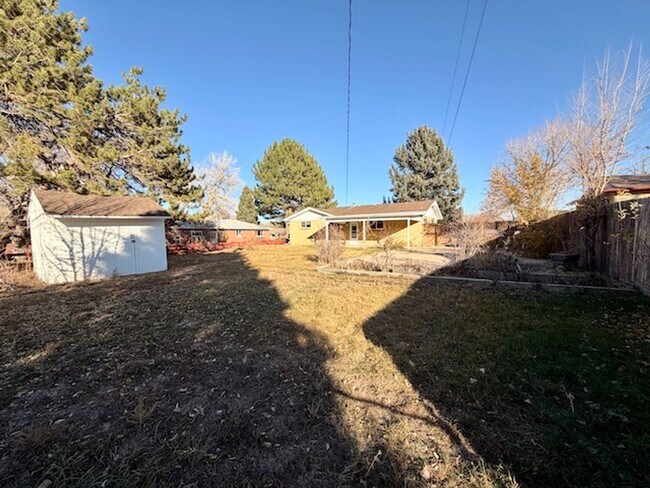 Building Photo - DEC RENT FREE FOR A LEASE STARTING BY NOV 15TH! - BRICK HOME WITH FINISHED BASEMENT