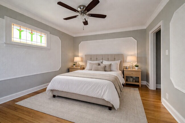 Building Photo - 7129 N Oakley Ave