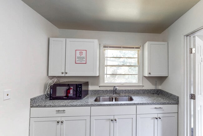 Building Photo - 160 Kittrell Dr SW