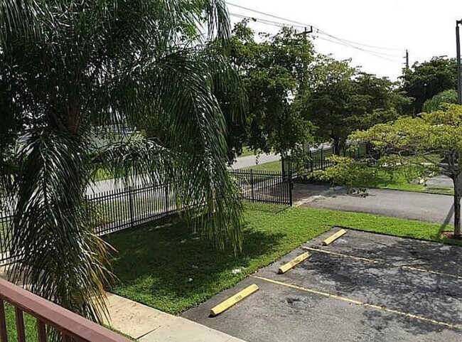 Building Photo - 1290 NE 119th St