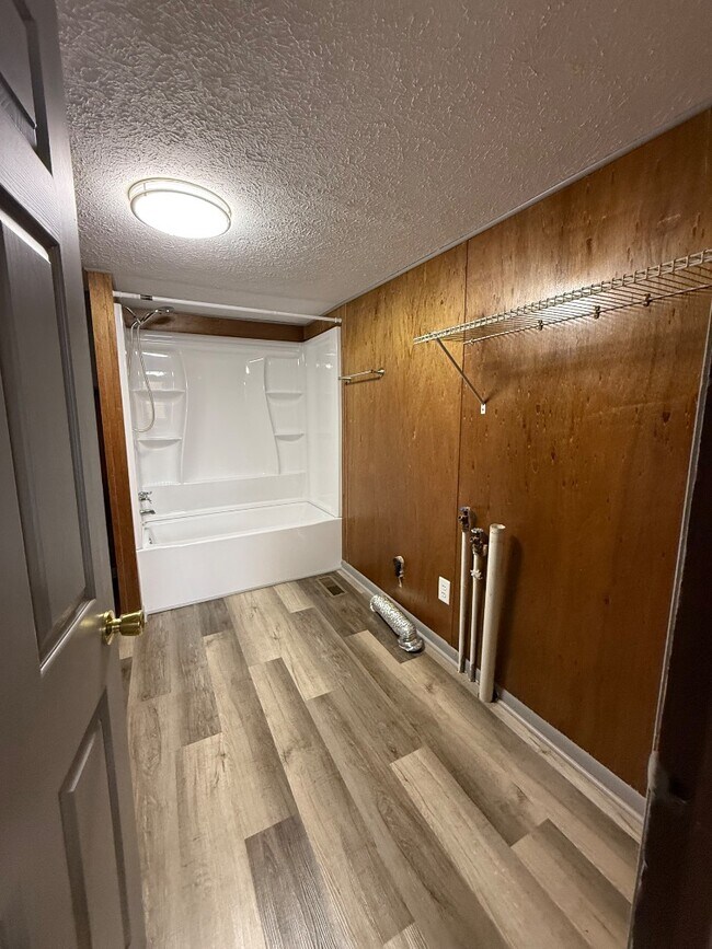 Building Photo - 221 Valley Pike Rd