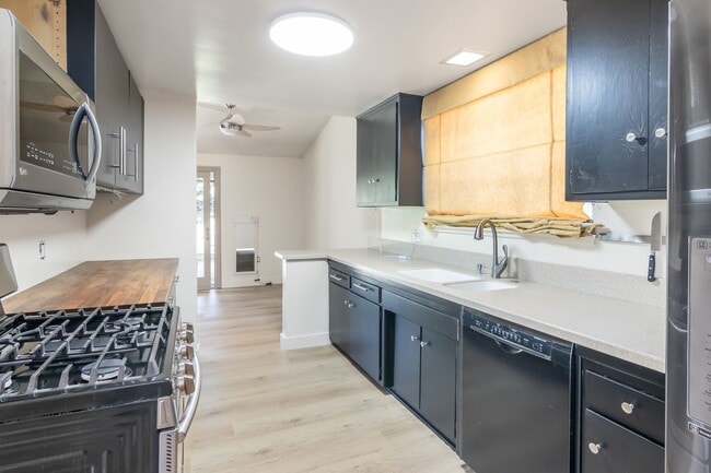 Building Photo - 9635 Gerald Ave