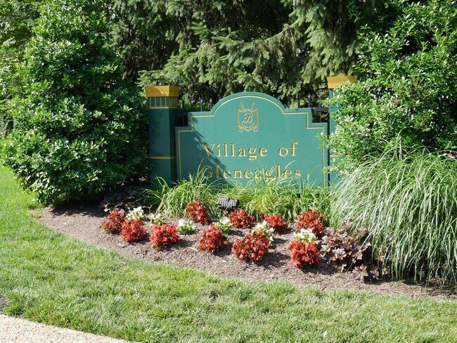 Building Photo - Gorgeous Former Model 4 Bed 2.5 Bath Townh...