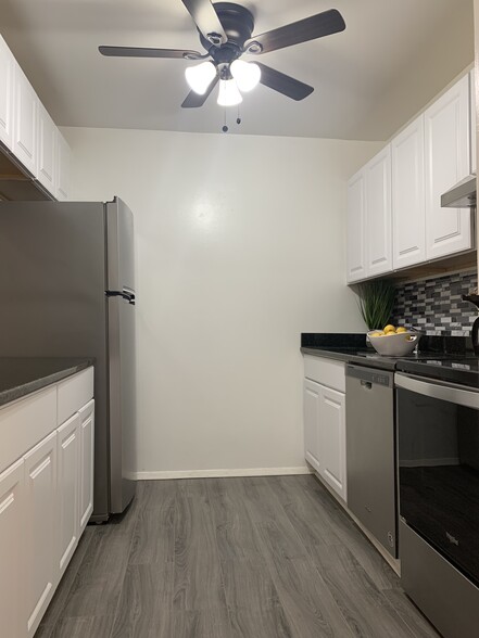 Kitchen with new appliances - 111 Mulberry St