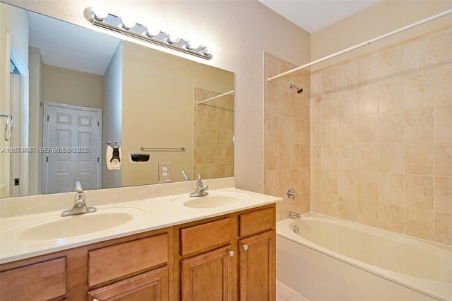 Building Photo - 1048 NE 208th St