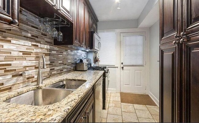 Building Photo - Beautifully Designed 2BR|1BA | Coming Soon!