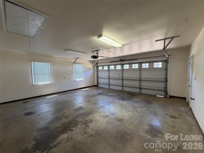 Building Photo - 236 Meadow Oaks Dr