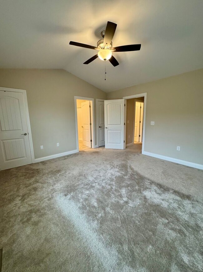 Building Photo - ***FIRST MONTHS RENT HALF PRICE***3BR/2.5B...