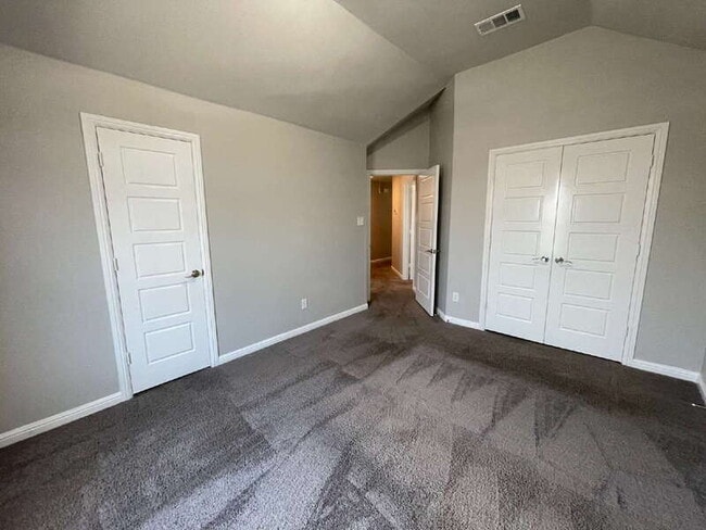 Building Photo - 281 Giddings Trl