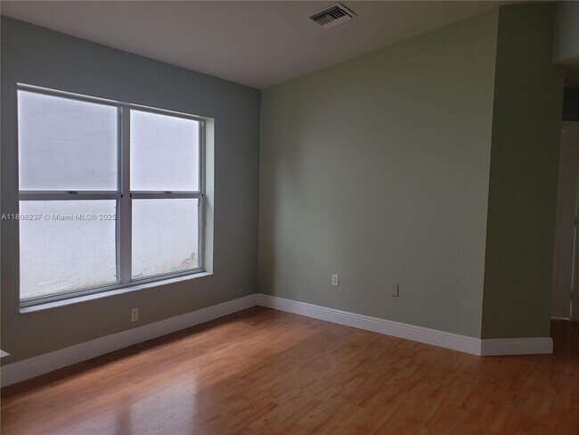 Building Photo - 14617 SW 123rd Ave
