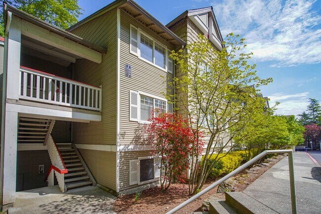 Building Photo - 3Bd/2Ba Issaquah Condo