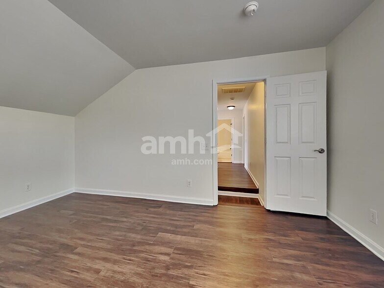 Building Photo - 6325 Elderslie Dr