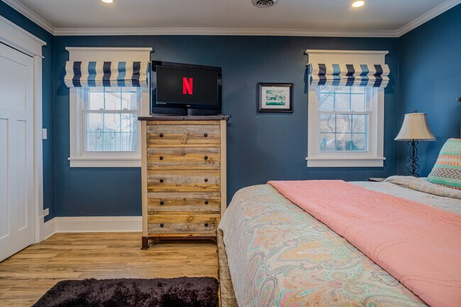 Building Photo - 10 N Pistakee Lake Rd