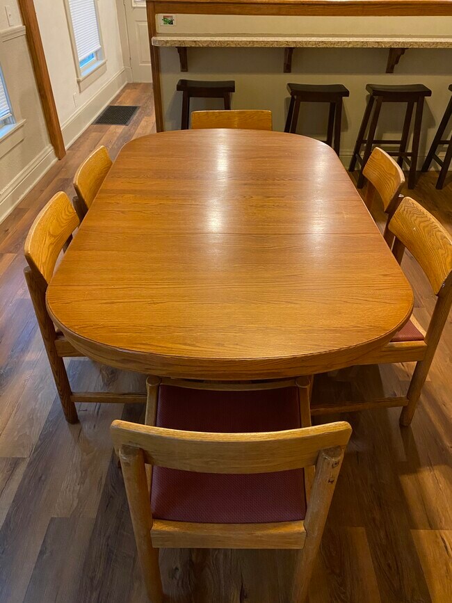 Building Photo - 33 Maple Ave