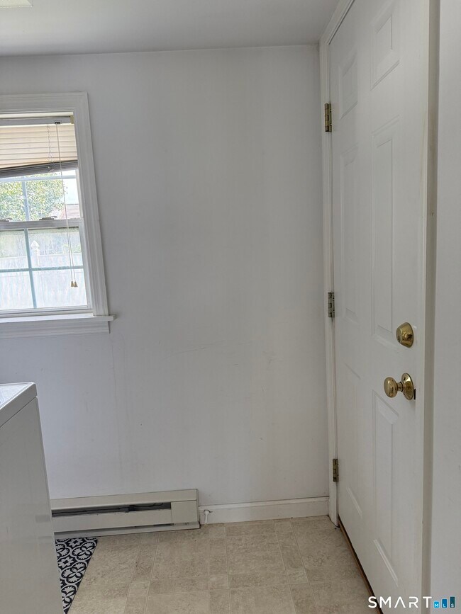 Building Photo - 284 Linwood Ave