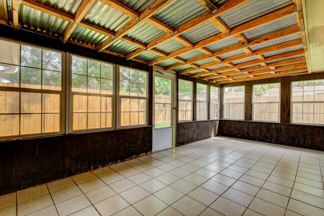 Building Photo - 6126 Rena St